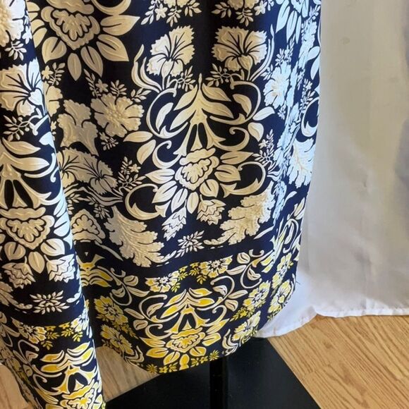 NWOT BY TACERA sleeveless dress with front buttons raised design throughout - Picture 6 of 14